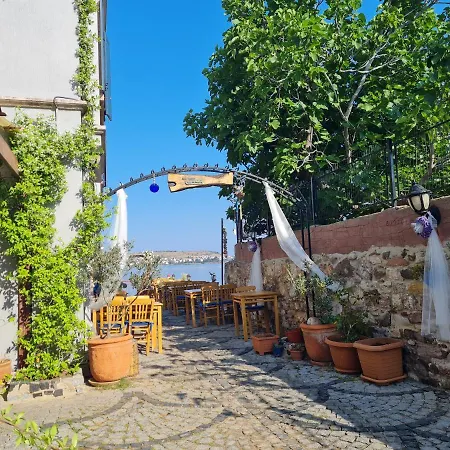 Ferahi Evler Ayvalı