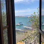Ferahi Evler Ayvalı