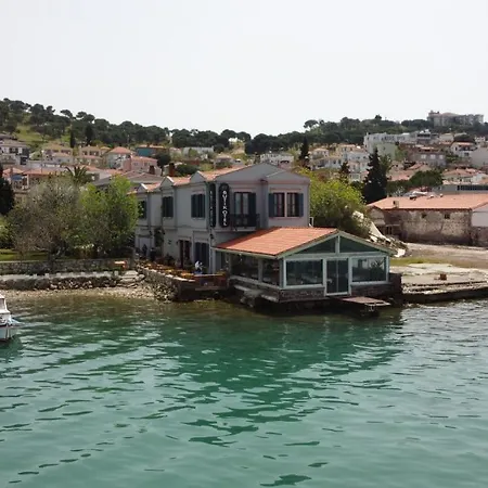 Ferahi Evler 3* Ayvalı