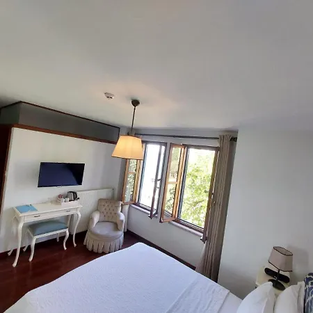 Ferahi Evler Ayvalı