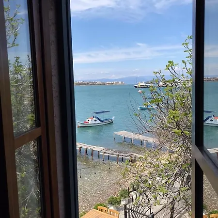 Ferahi Evler Ayvalı