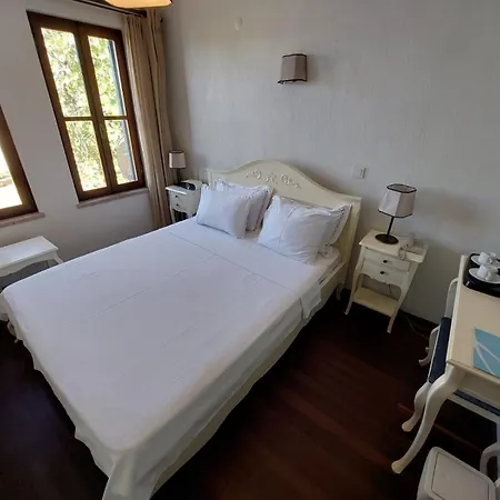 Ferahi Evler 3* Ayvalı