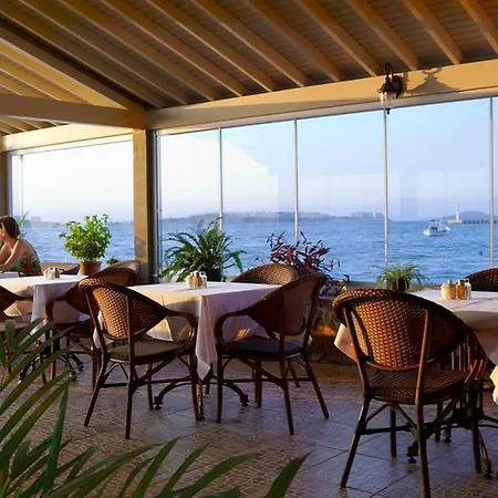 Ferahi Evler 3* Ayvalı